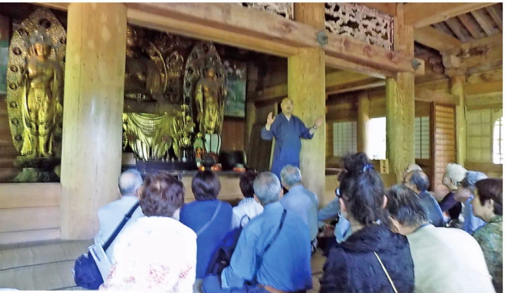 心のふるさと大阪鳥取県人会の郷土訪問日帰りバスツアーで訪れた大山寺での様子